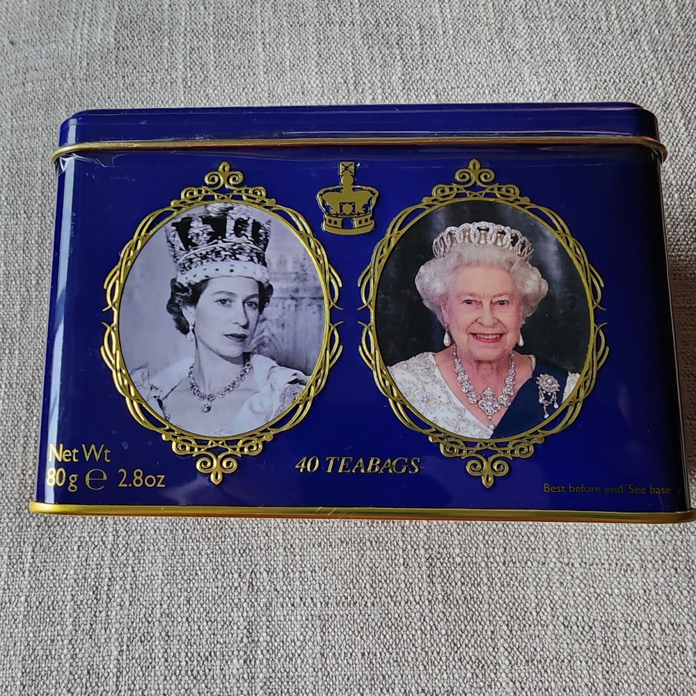 Queen Elizabeth Il Tea Tin with 40 English Breakfast Tea Bags